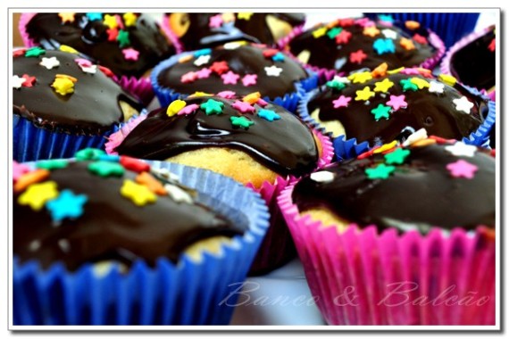 receita muffin baunilha cobertura chocolate cupcake
